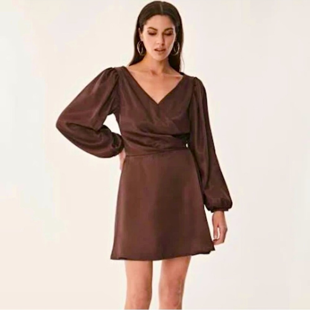 KRISA
PUFF SLEEVE WRAP DRESS Size - Med
$308
